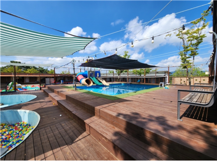 【 구축물 수영장 전경 】