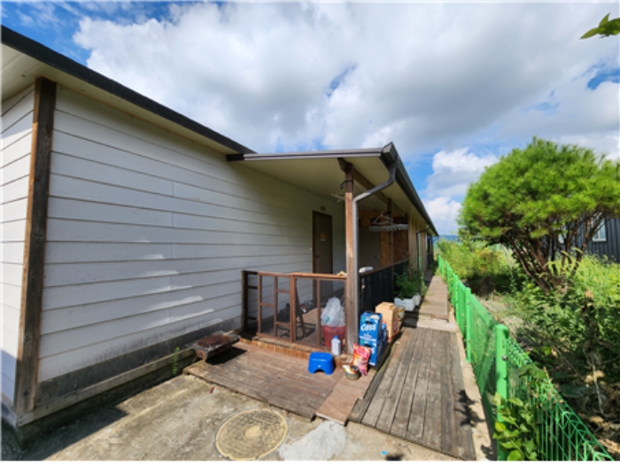 【 제시외 건물 (기호 ㄱ) 전경 】