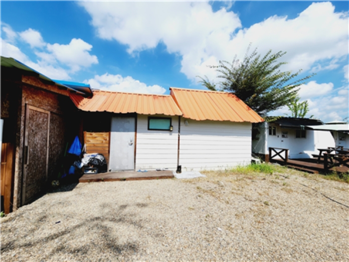 【 제시외 건물 (기호 ㅍ) 전경 】