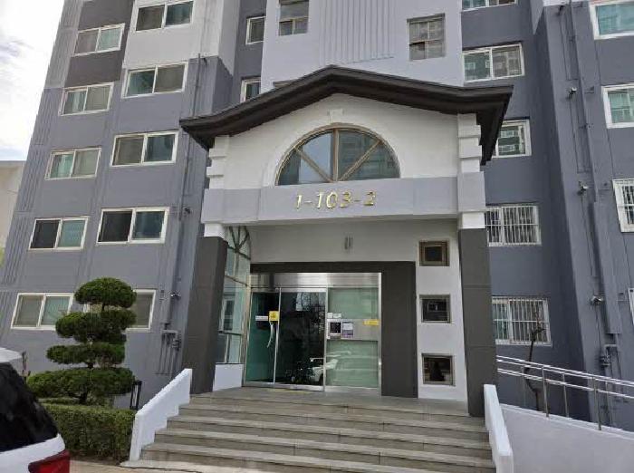 본건 103동 공동출입구