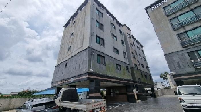 본 호(보목로 20 금호팰리스 에이동 501호) 건물 전경