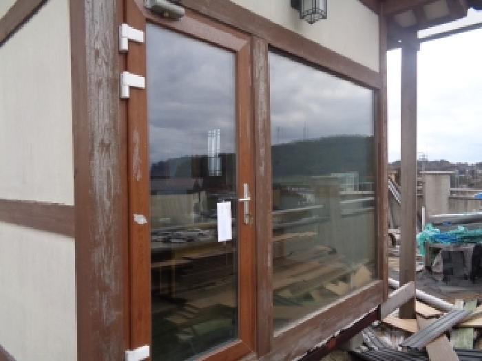 소재지 5.(평화로 613) 제시 건물 옥상에 소재한 이동식 건물에 안내문 부착 사진