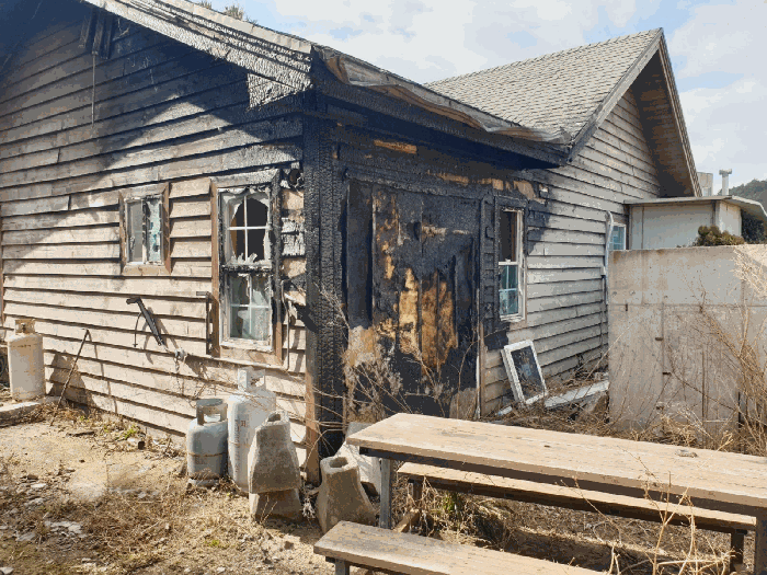 본건 기호(3) - 후면 화재 흔적