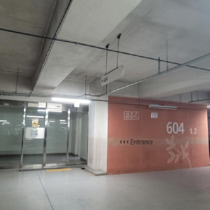 공동현관 지하출입구 전경