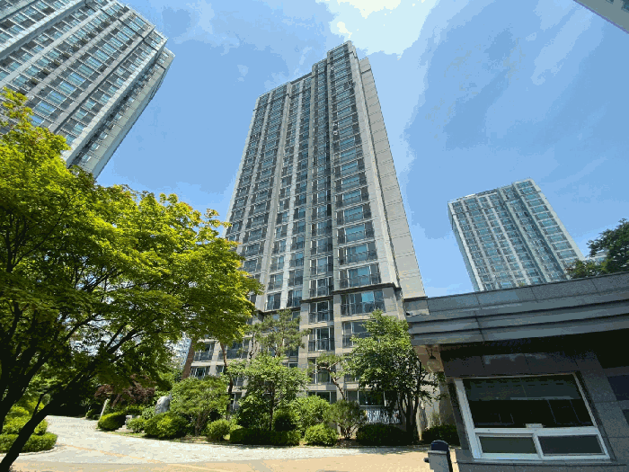 본건 소재 건물 전경