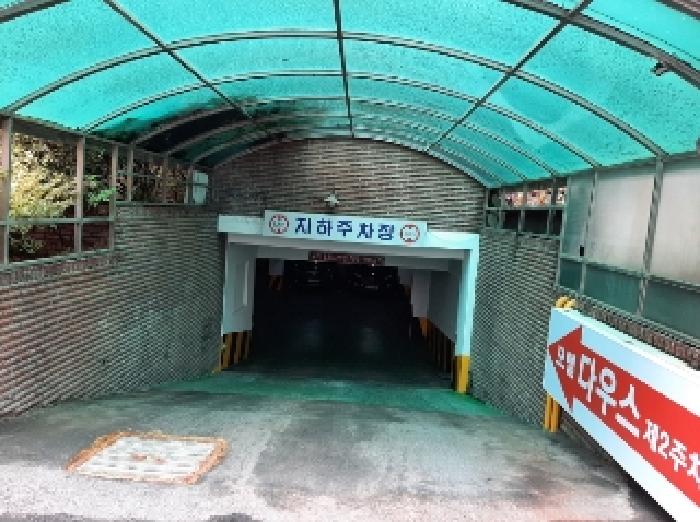 지하주차장 입구 전경
