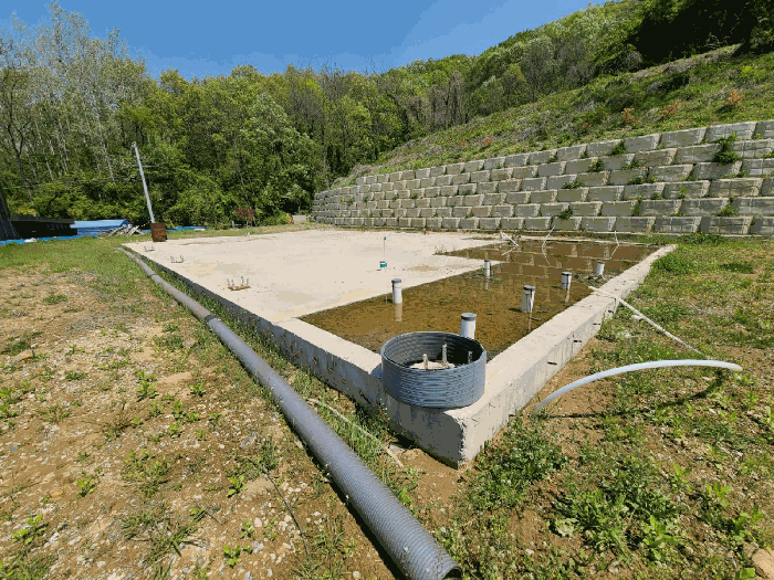 본건 기호(12)토지 소재 기초공사 구조물 전경