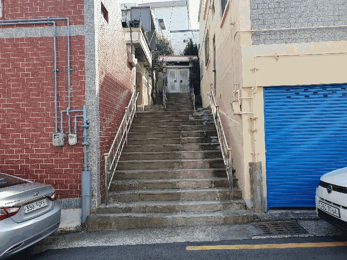 본건 - 전경(북서측 도로변에서 촬영)