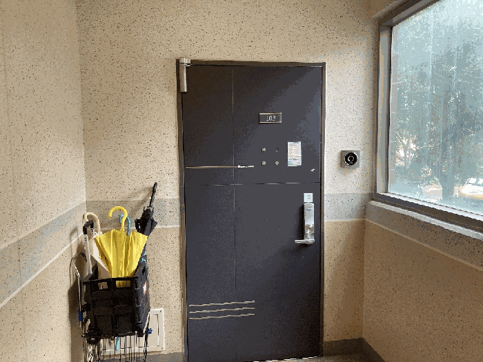 본건 전경(단위세대 출입문)