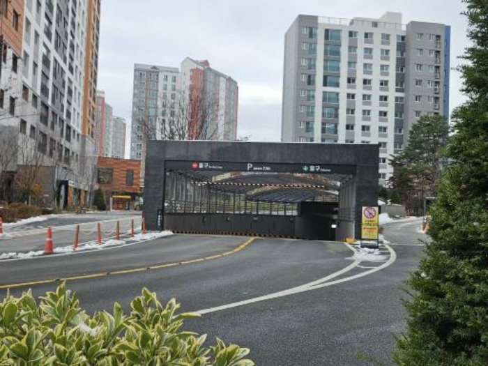 지하 주차장 출입구