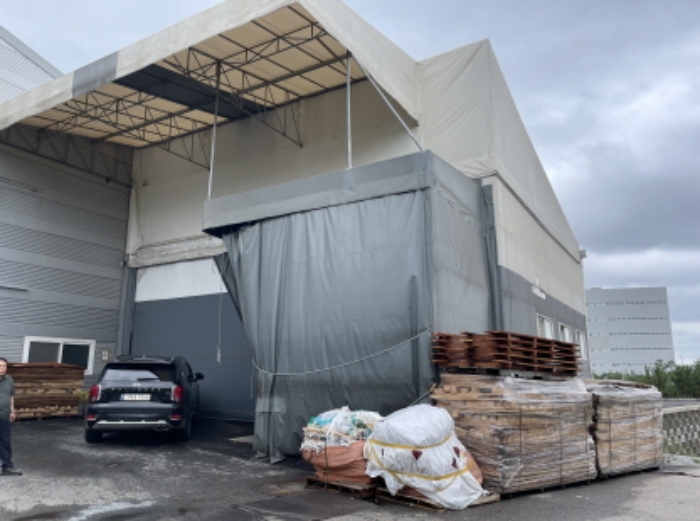 제시외 천막조 시설물 전경