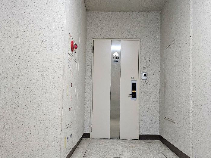 본건 2101호 세대현관