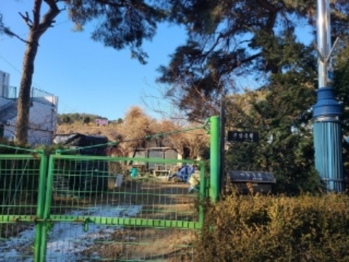 1번 부동산 입구 전경
