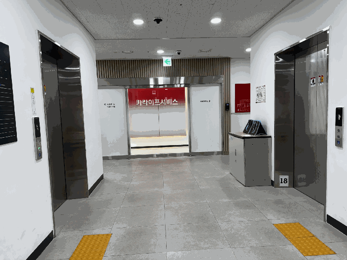 18층 복도