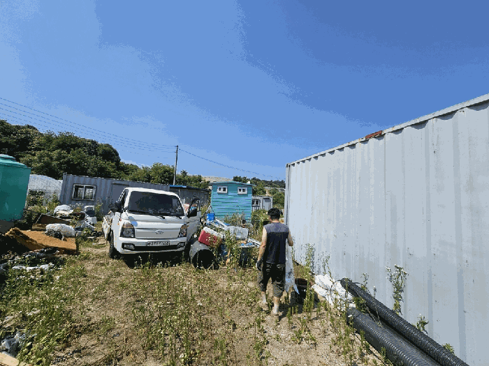 일련번호 1) 지상 소재 제시외건물