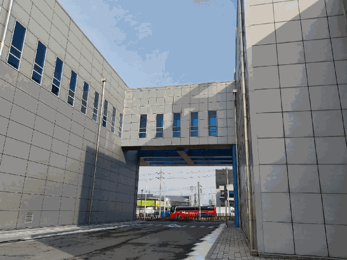 본건 서측에서 본 공장동-사무동