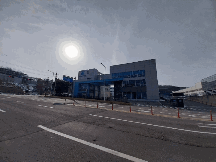 본건 동측에서 본 전경