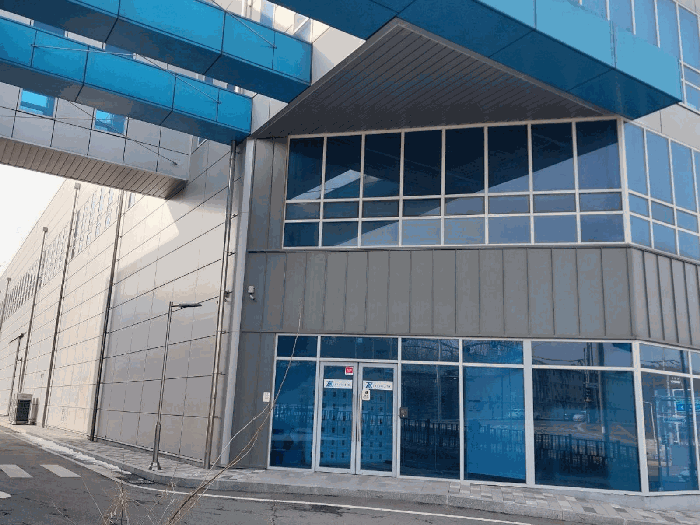 본건 남동측에서 본 공장동 입구