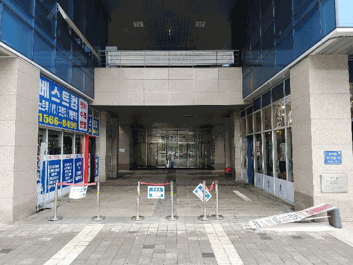 1층 공동출입문