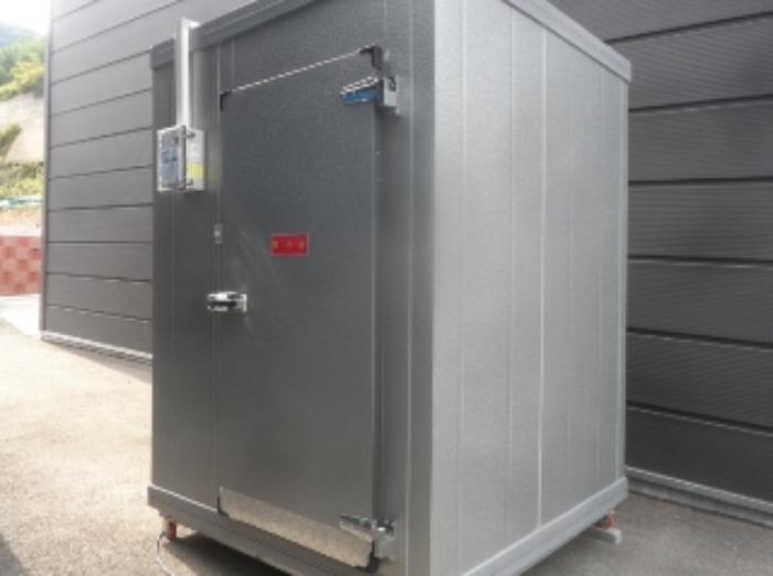 기호 2번 지상에 소재하는 것으로 보이는 제시외 이동가능한 저온저장고