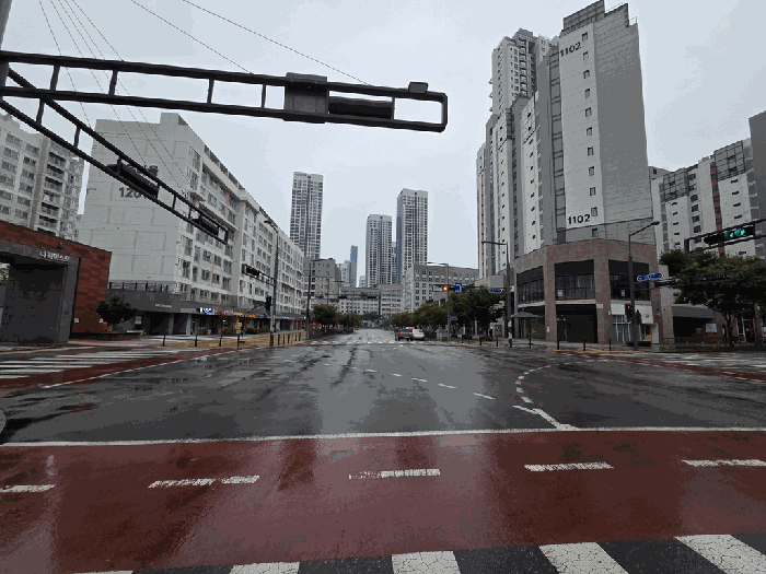 정문 측 주위 환경