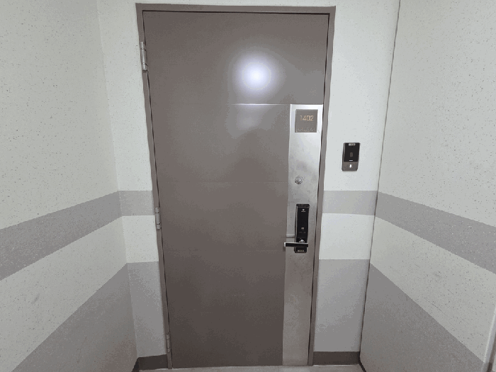 본건 현관 [복도측]