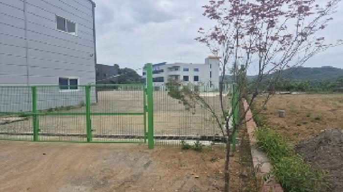 공장건물 출입문