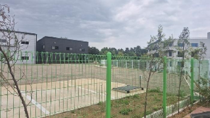 공장건물 전경 : 부동산표시목록1,2,7 내지 12번