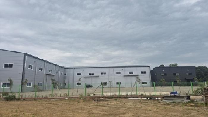 공장건물 전경 : 부동산표시목록1,2,7 내지 12번