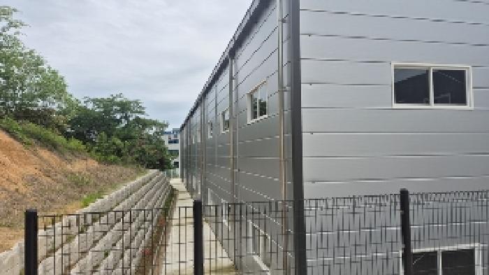 공장건물 후면사진