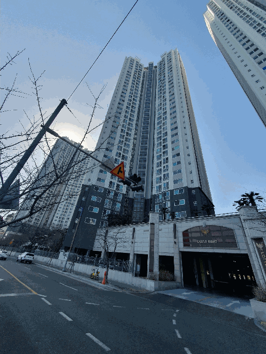 본건 북서측에서 촬영