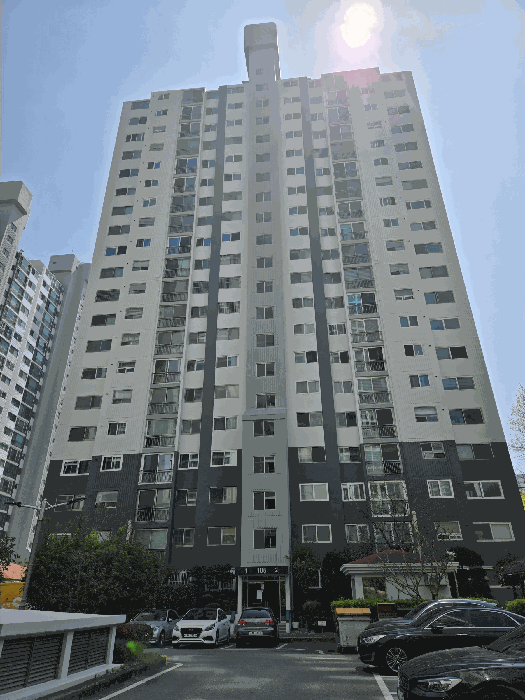 [본건 전경 (북 → 남)]