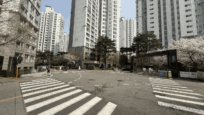 본건 단지 후문 출입구