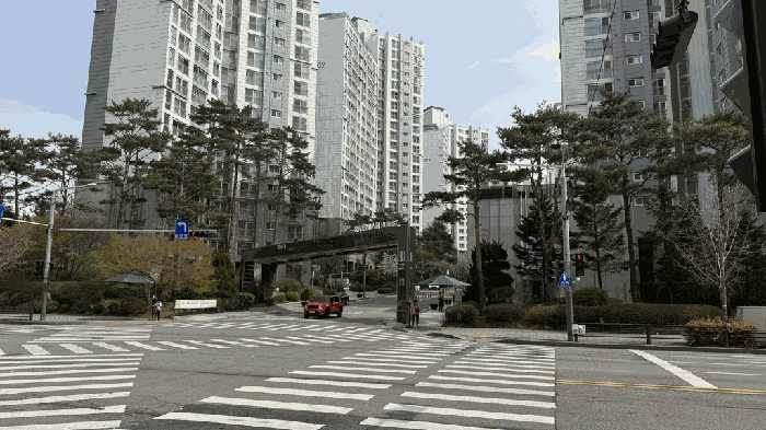 본건 단지 정문 출입구