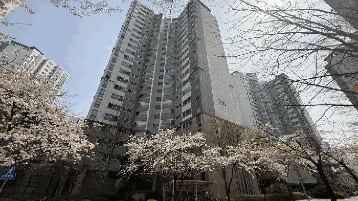 본건 소재 건물(210동) 전경