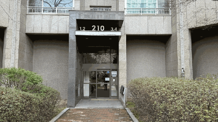 본건 소재 건물 공동현관