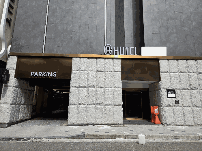 주차장 출입구 및 출입문