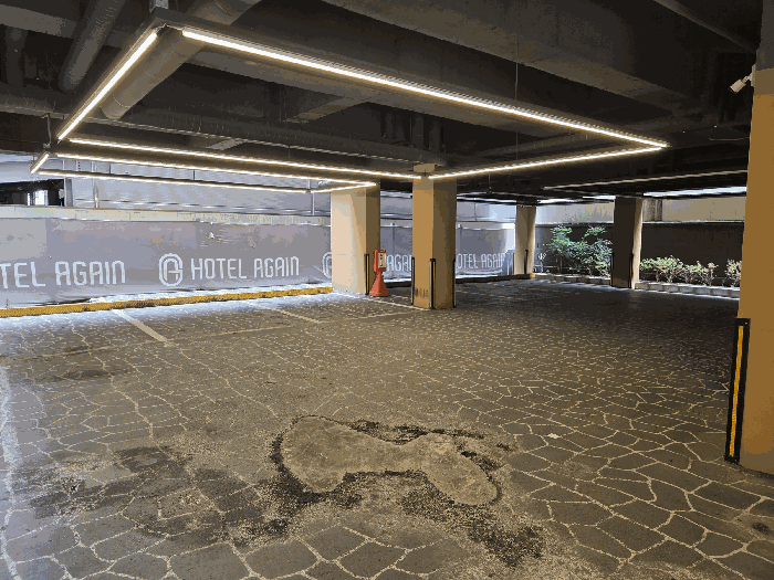 1층 주차장 전경