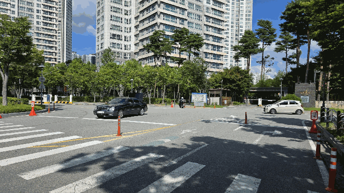 지하주차장 출입구 및 정문출입구