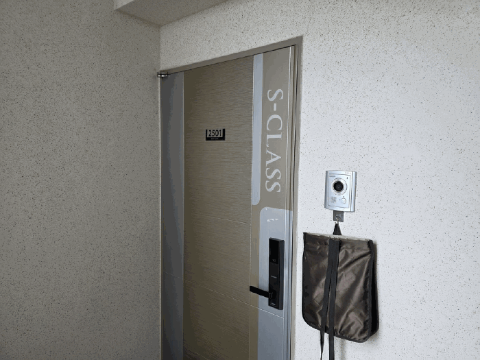 본건 현관 전경