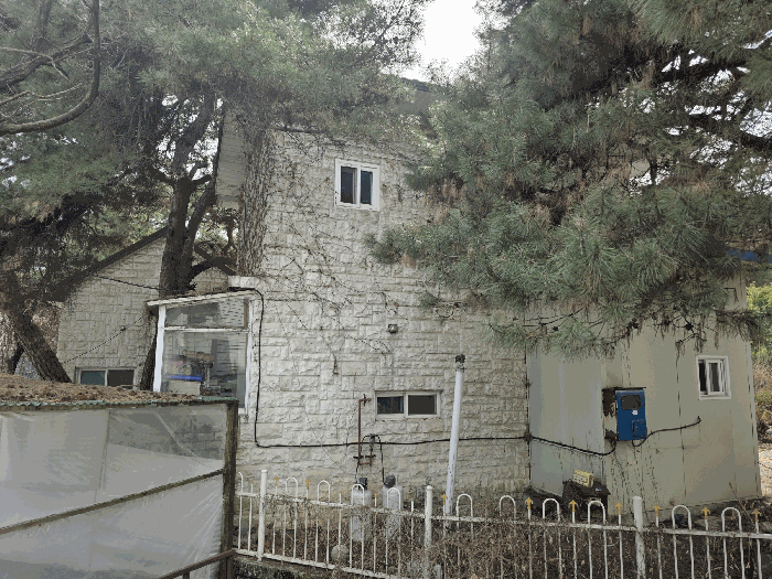 기호(1)토지 및 기호(2)건물 전경