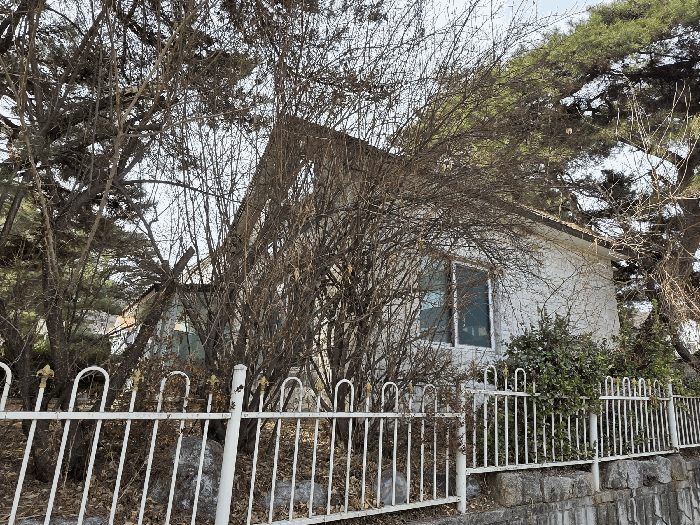 기호(1)토지 및 기호(2)건물 전경