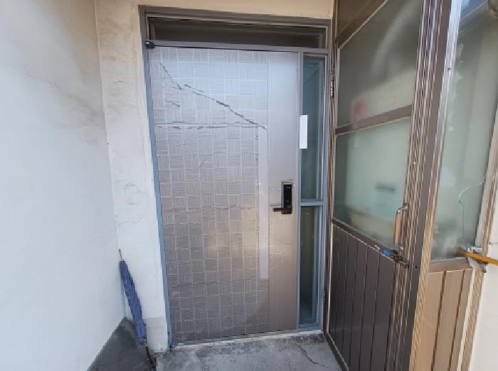 2층 주택 출입문