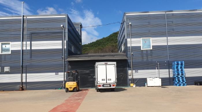 목록2. 건물과 목록4. 건물을 연결하는 천막시설물 모습