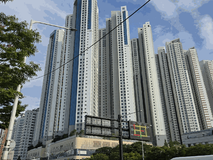 북서측 근거리에서 촬영한 대상단지 전경