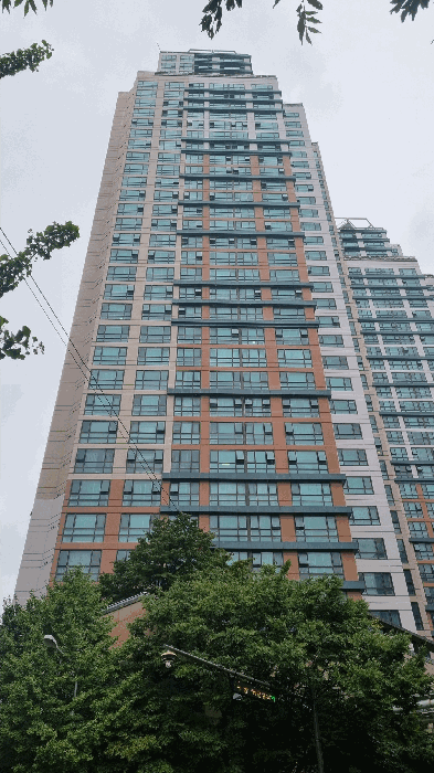 본건 소재 건물 전경