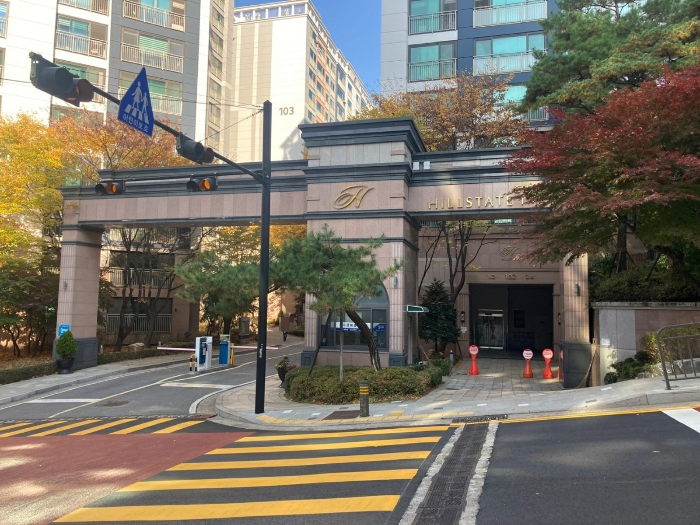 단지 남서측 출입구 전경