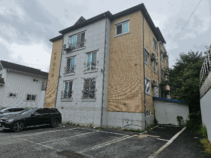 본건 건물 전경(북동쪽에서 촬영)