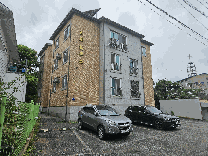 본건 건물 전경(남동쪽에서 촬영)