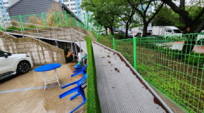 제시외 철제계단.